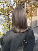 バトン(baton)&nbsp;グレージュ×切りっぱなしミディアムカット