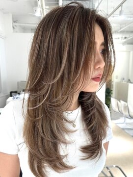 ヨロ 上野(YOLO) ハイライトカラーミルクティーベージュブリーチレイヤーカット