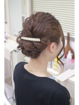 リサ 恵比寿(risa.) 波ウェーブのねじりアップスタイル