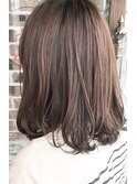 グレージュワイドバングモーヴカラーワンカールロブ