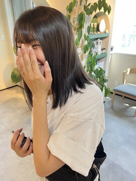 ユヌ(Une) グレージュ 艶カラー 髪質改善