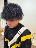 シフト(SHEEFT) ツーブロックツイストスパイラル 波打ちパーマ黒髪暗髪