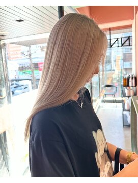 ロンドウェグ(RONND weg) 柔らかく自然なホワイトブロンド