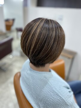 アート(art) くびれショート＋白髪ぼかしハイライト