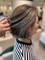 ステア ケース(stair case)&nbsp;白髪が顔まわりに集中している方向け　ハイライトで白髪ぼかし