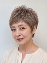 シオミエイチ タイムレス 垂水(shiomi H timeless)&nbsp;【短くても優しく見える】ミルクべージュ/白髪ぼかし/ピクシー