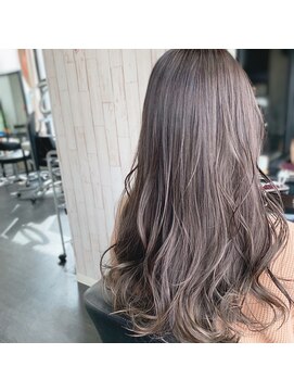 ジーキャトル(G-quatre) 透け感ブラウンアッシュ