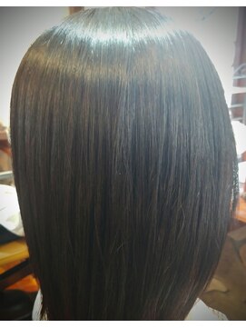 サロンデピレ クセストパー 黒髪ミディアム ツヤ 縮毛矯正 髪質改善