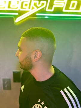 グリーディーフォックス 代々木(Greedy FOX) アップバング/ツーブロックマッシュ/束感/波巻き[シェービング]