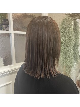 ビキ(BIKI) 梅雨じめじめもサラリと綺麗!縮毛矯正外ハネミディアム☆★☆