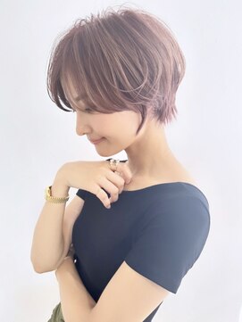 アンド ストーリーズ(&STORIES) 大人可愛い前髪ありひし形耳掛けマッシュショートボブ30代40代