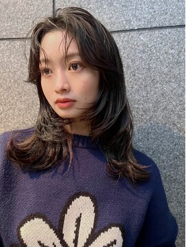 ホフ 大阪心斎橋店(F.O.F) ベージュインナーカラーショートボブレイヤーミディアム前髪