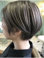 ノトマニア(NOTO MANIA) 透明感シルバーグレージュ × ハンサムショート