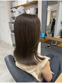 柔らかブラウンでつくる艶ストレート