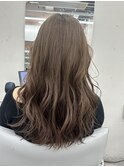 透け感カラーのゆるウェーブロング