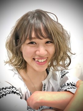 トゥエンティ(twenty) ミディアムレイヤーボブ