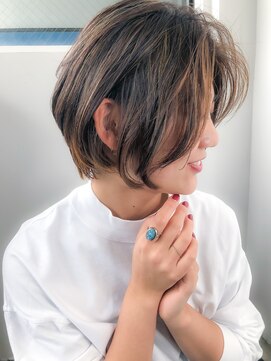 アコロン(acoron) 小顔_デザインカラー_厚めバング_ローライト_スリークボブ