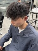 ツイストスパイラルパーマ黒髪マッシュ刈り上げ眉毛