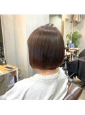 大人可愛い前下がり小顔ボブスタイル艶カラーブラウン20代30代