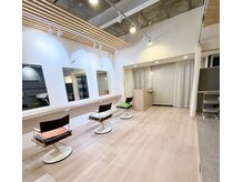エカム(e-kam)の雰囲気（セット面は3面と、奥に個室があります◎）