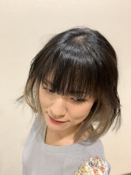 サロン ド ビューティー ラ デュース インナーカラー　シルバーベージュ系