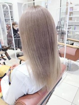 クアトログランシュ ひたちなか店(QUATRO×GranCieux) 透明感ナチュラルベージュ