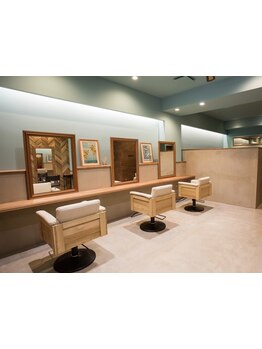 ベビーカーもそのまま入店OKの子育て応援サロン★駅からすぐで、広い店内の路面店なので通いやすい！