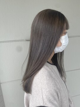 ヌーク(nuuk) グレージュカラー