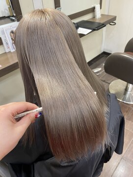 ヘアーアンドメイク ビス(HAIR&MAKE bis) 艶髪ハイトーングレージュ【中西思実】