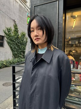 レイヤースタイルウルフカット顔まわりレイヤーポイントカラー