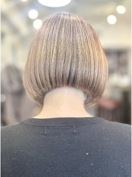 サーティエイト(38) ショートボブ/グレージュ/白髪ぼかし/髪質改善/40代/元町/