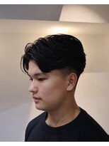 シーンバイラッド ヘルム(SCENE by RAD helm) 爽やか束感センターパートのツーブロック清潔感ヘアメンズカット