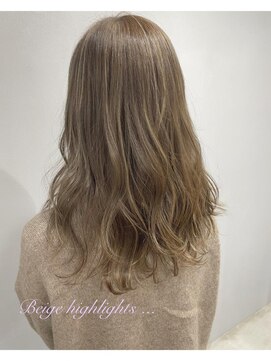 レイドバック(LAID BACK) 大人な馴染むハニーベージュ極細ハイライト