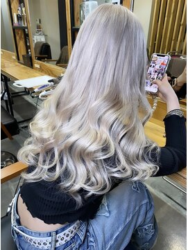 ラピス 名古屋本店(Lapis) ホワイトカラー