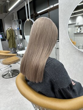 ヴァンシィー(VANCY) 高明度のミルクティーベージュ