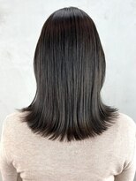 ダークグレージュ_斜めバンググレージュカラーシルキー_ba447581