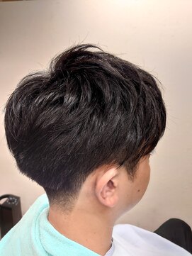 ヴェルデ シンバシ(VERDE SHINBASHI) 束感マッシュ ショート ツーブロック フェード ビジネススタイル