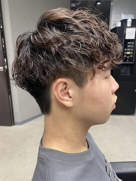 フイ 新宿3丁目(Hui) ハイトーンカラー/マッシュパーマ/アースカラー/men's/