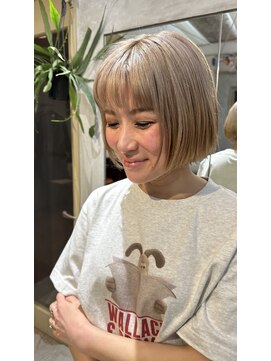 マハナ(Mahana by hair) 30代ヘアスタイルショートハイトーンカラーグレージュ大人ボブ