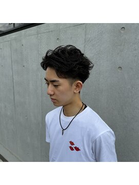 ビューティーリゾート アカヒゲ(Beauty Resort AKAHIGE) センターパート×フェザーパーマ