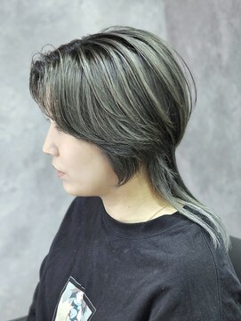 シャス(SHAS.) 【ルーツカラー】センターパートミディアムウルフ