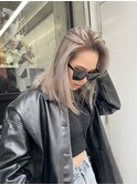 グレー　アッシュ　ホワイトカラー