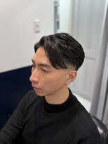 リバティシェアバーバー 銀座(LIBERTY SHARE BARBER)&nbsp;センターパートテーパースキンフェード