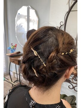 遊イング(遊ing) ショートヘアーアレンジ　　編み込みアレンジ