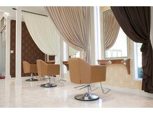 ビューティーサロン ニコル(beautysalon nicole)の雰囲気（お席の間隔を広めに設けています♪）