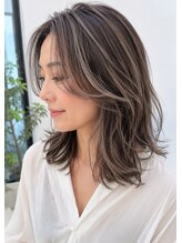 暗く染めないからこそ叶う、柔らかい透明感カラーへ。
