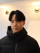 シーンバイラッド ヘルム(SCENE by RAD helm)&nbsp;清潔感抜群のセンターパートツーブロックスタイルメンズカット
