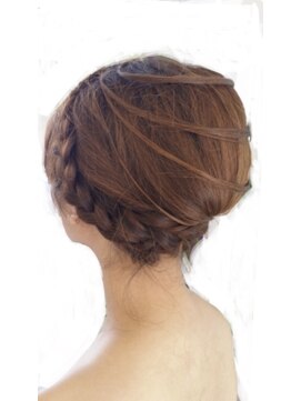 フランチェスカ(FRANCESKA) パーティアップ  大人風 スジ・編み込み入りヘアセット