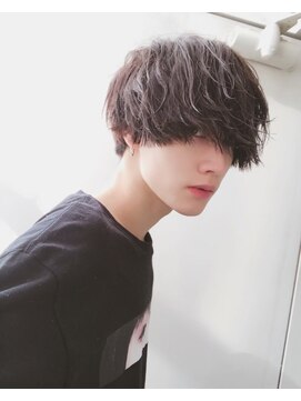 シン(syn) 前髪長めマッシュ ツイストスパイラル