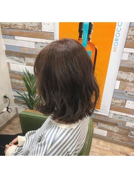 ハウオリ ヘアーワークス(Hauoli hair works) カーキアッシュ×ロブ